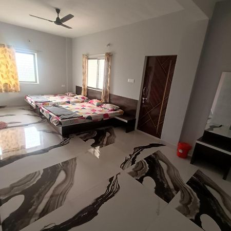 Matoshree Guesthouse Akalkot Exteriör bild