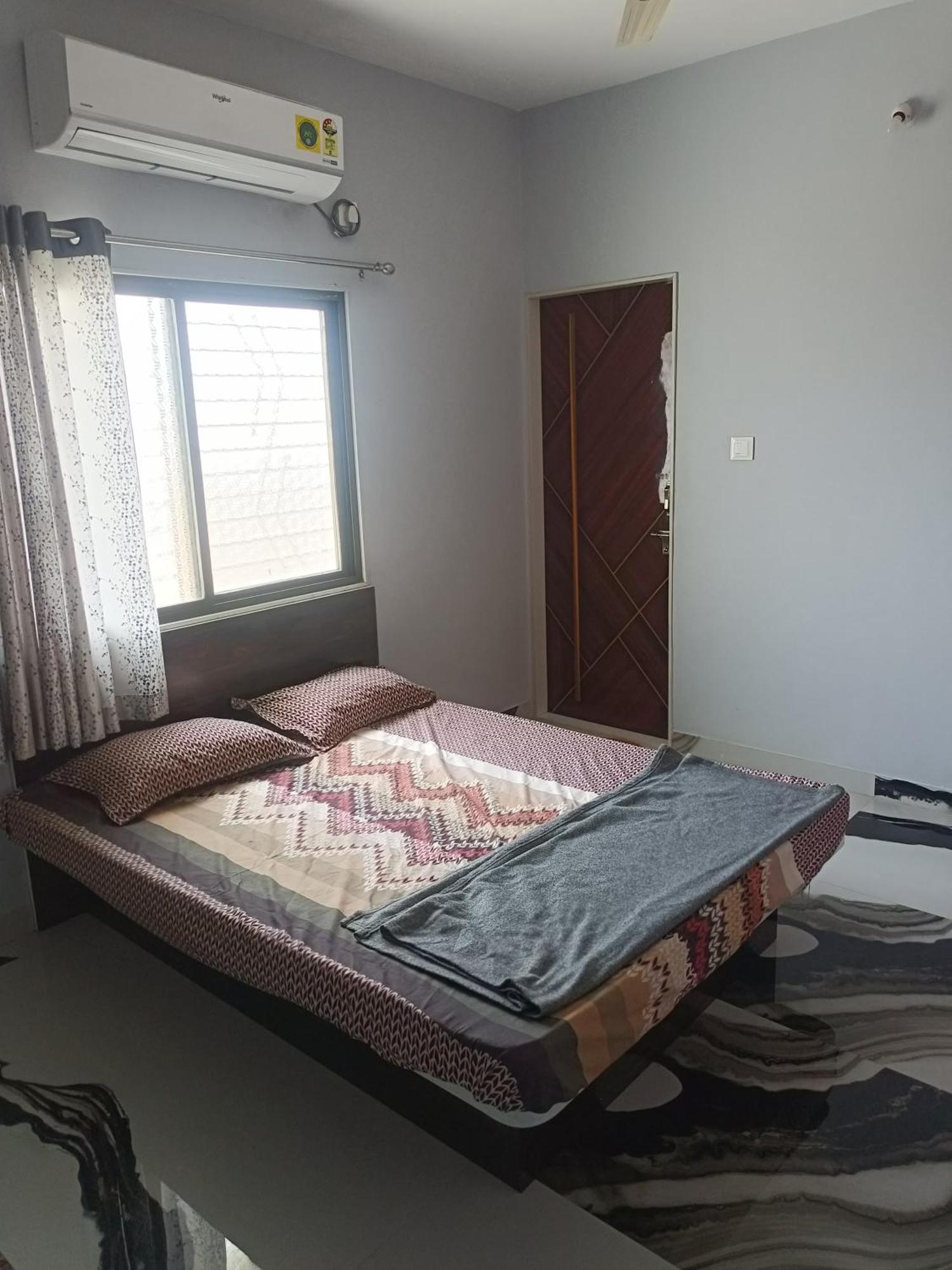 Matoshree Guesthouse Akalkot Exteriör bild