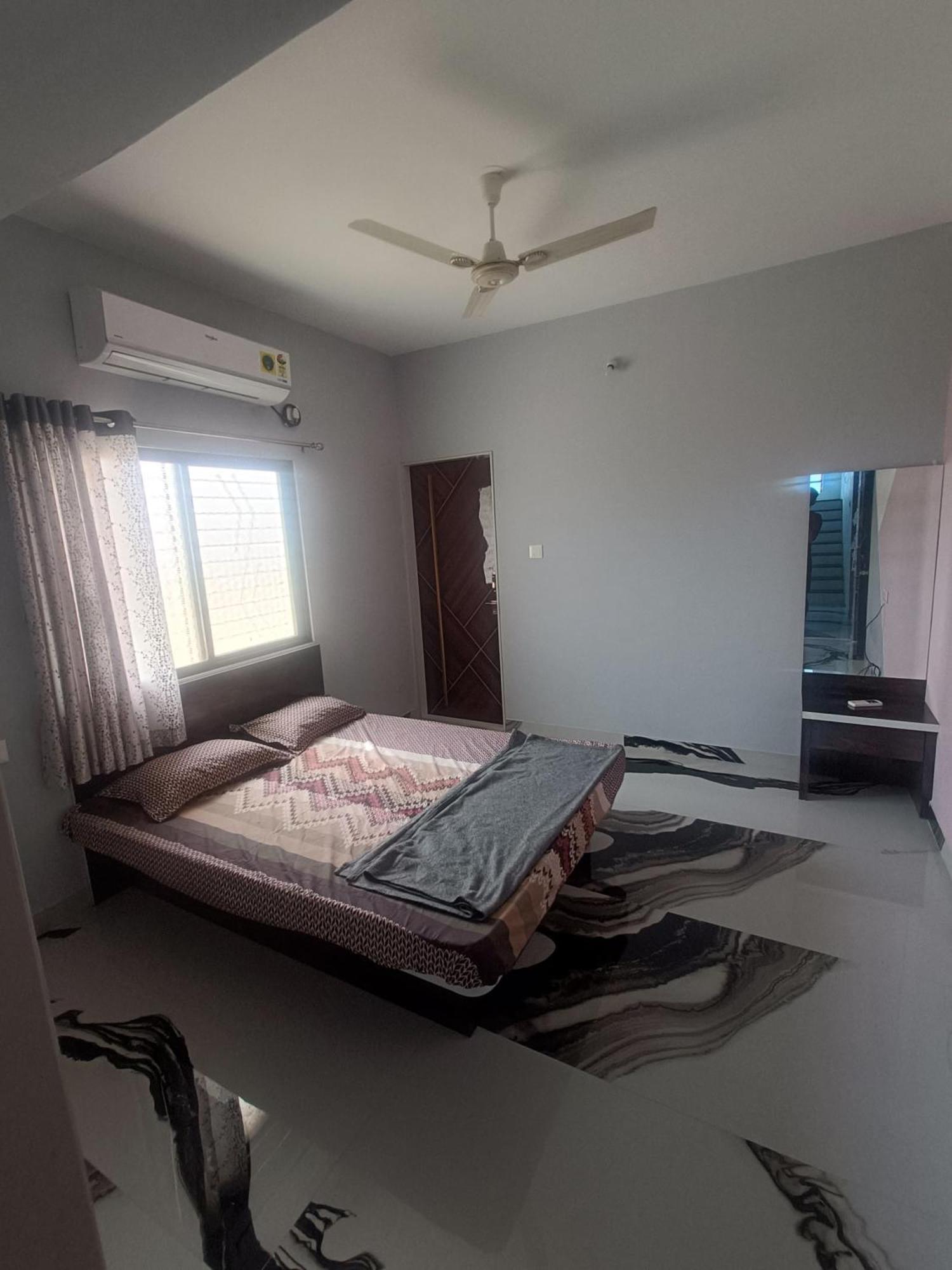 Matoshree Guesthouse Akalkot Exteriör bild