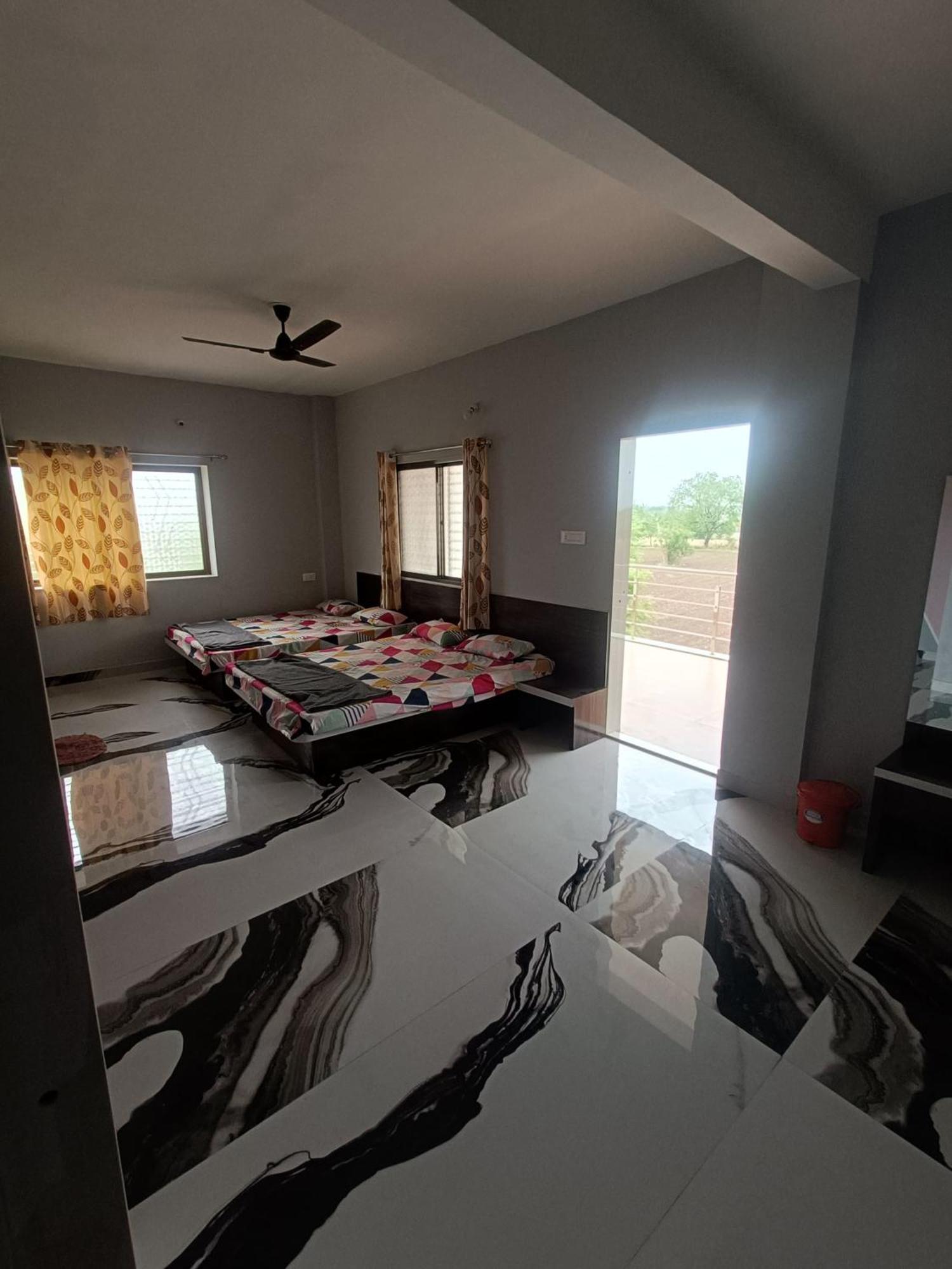 Matoshree Guesthouse Akalkot Exteriör bild